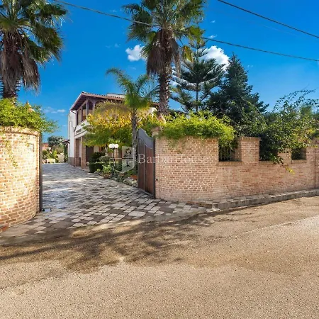 Rosy Holiday home